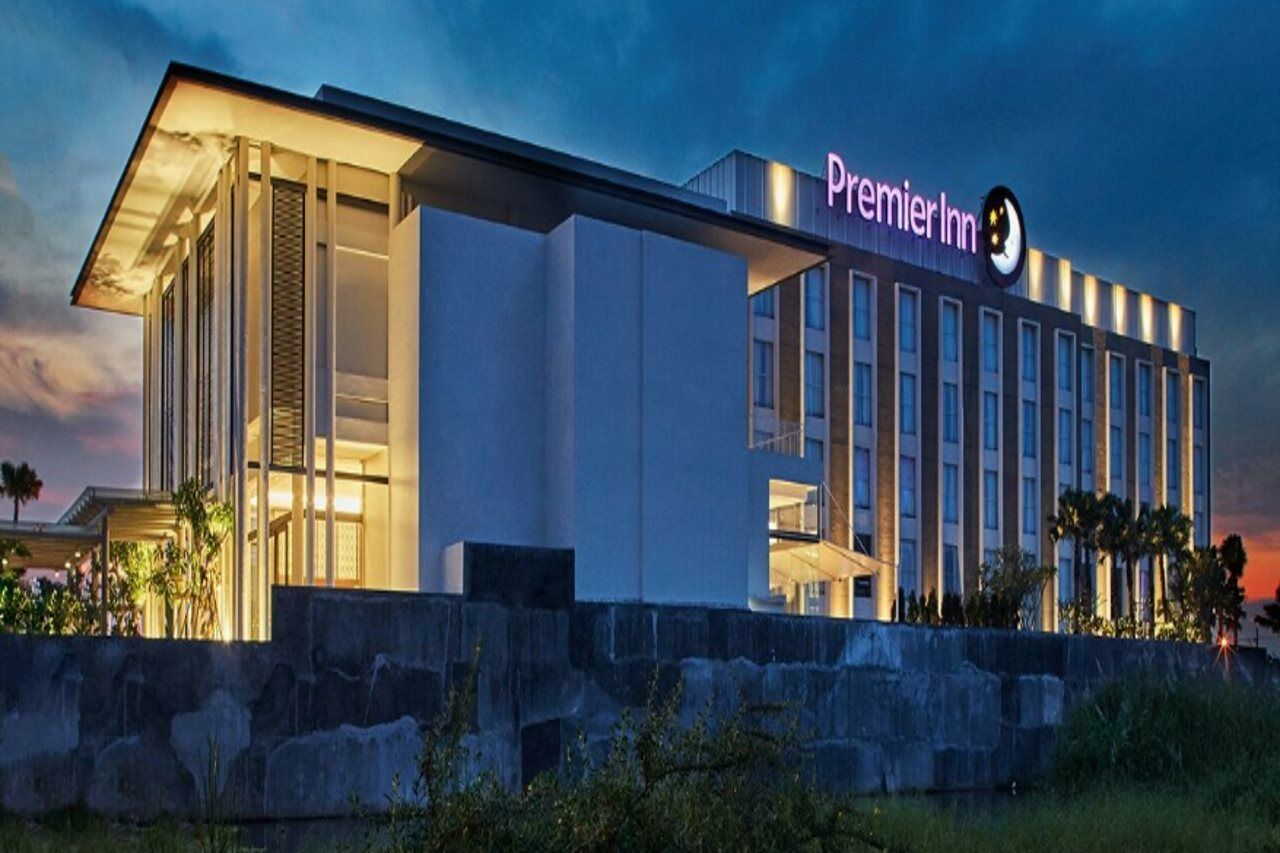 Premier Place Surabaya Airport Сидоарджо Екстериор снимка