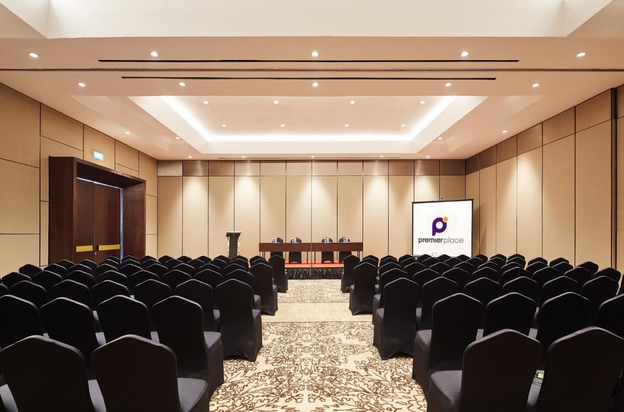 Premier Place Surabaya Airport Сидоарджо Екстериор снимка